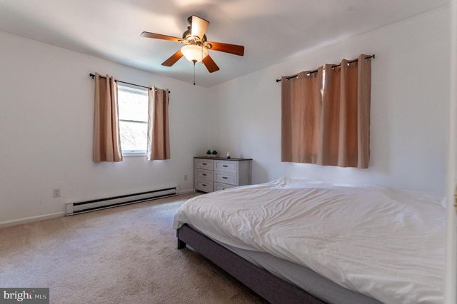 1010 ACORN LN, East Stroudsburg, PA 18302