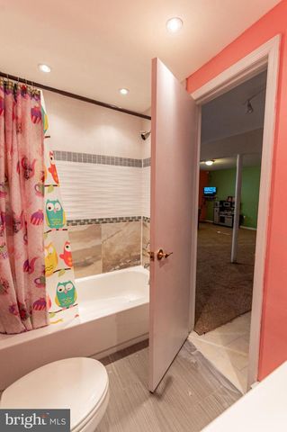 1010 ACORN LN, East Stroudsburg, PA 18302