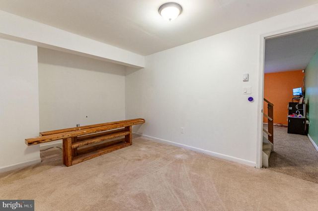 1010 ACORN LN, East Stroudsburg, PA 18302