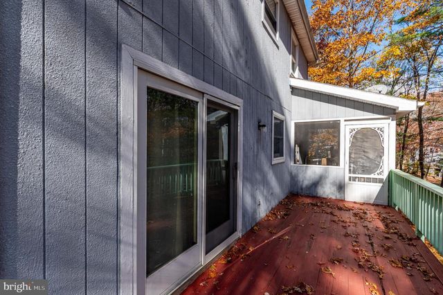 1010 ACORN LN, East Stroudsburg, PA 18302