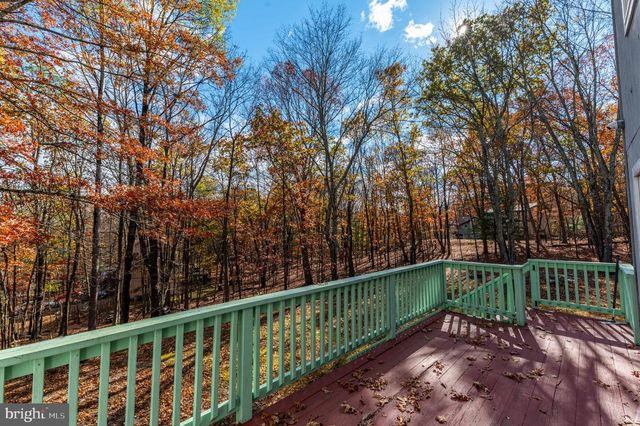 1010 ACORN LN, East Stroudsburg, PA 18302