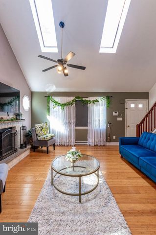 1010 ACORN LN, East Stroudsburg, PA 18302