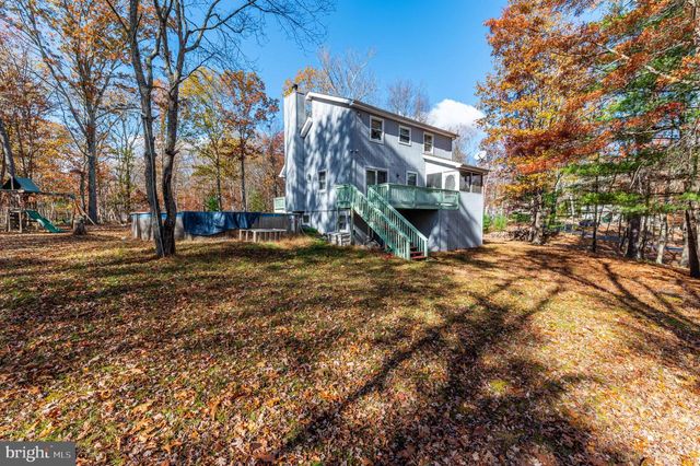 1010 ACORN LN, East Stroudsburg, PA 18302