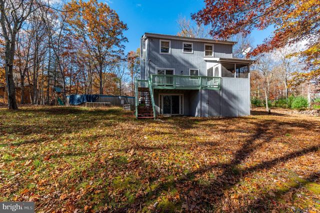 1010 ACORN LN, East Stroudsburg, PA 18302