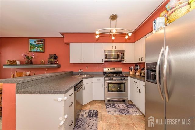 93 Jill Court, South Brunswick, NJ 08852