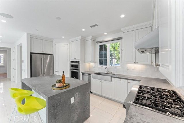 125 Toretta, Irvine, CA 92602