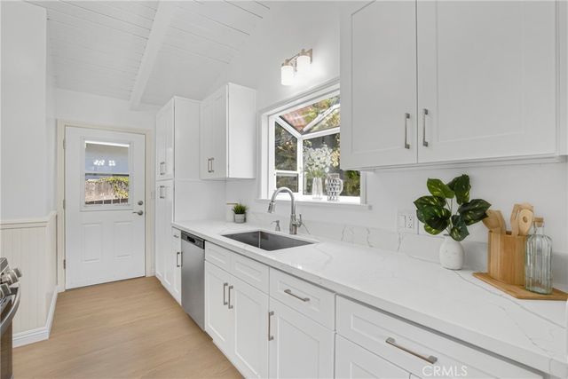 2530 Mary Street, Montrose, CA 91020