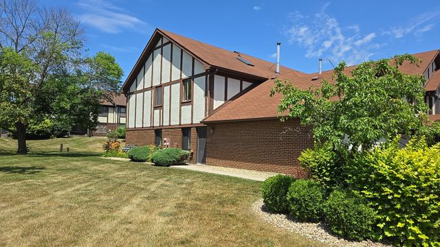 906 E Steger Road 5, Crete, IL 60417