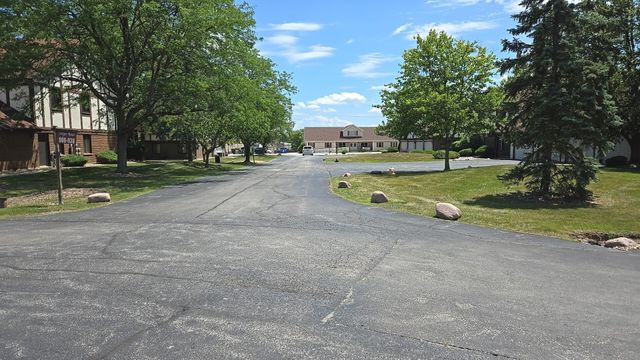 906 E Steger Road 5, Crete, IL 60417