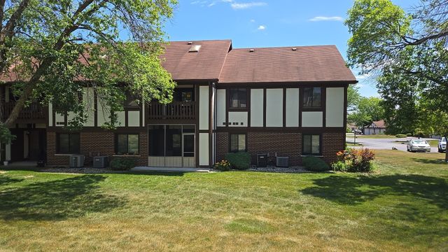 906 E Steger Road 5, Crete, IL 60417