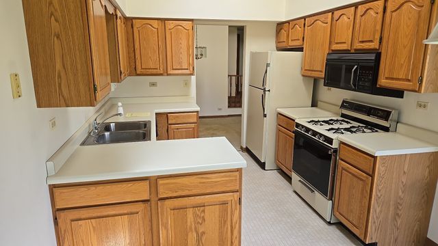 906 E Steger Road 5, Crete, IL 60417