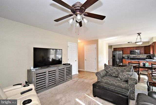 306 KINGSTON DR, Douglassville, PA 19518