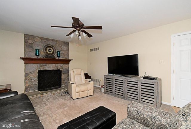 306 KINGSTON DR, Douglassville, PA 19518