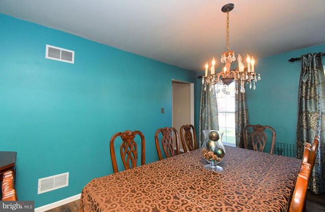 306 KINGSTON DR, Douglassville, PA 19518