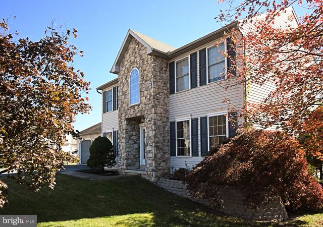 306 KINGSTON DR, Douglassville, PA 19518