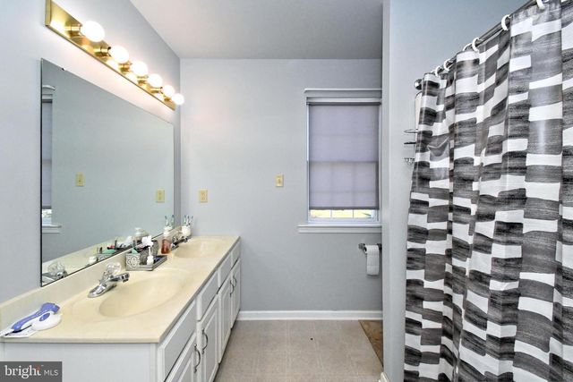 306 KINGSTON DR, Douglassville, PA 19518