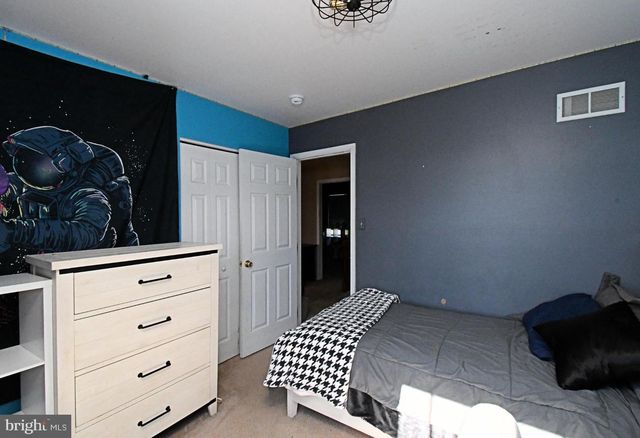 306 KINGSTON DR, Douglassville, PA 19518