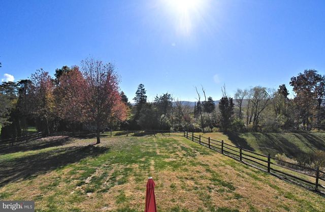 306 KINGSTON DR, Douglassville, PA 19518