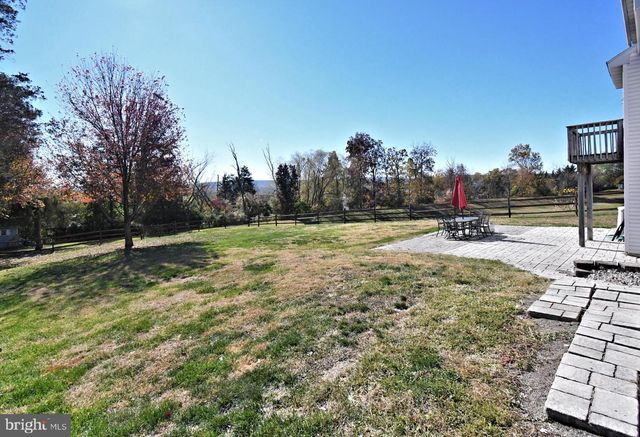 306 KINGSTON DR, Douglassville, PA 19518