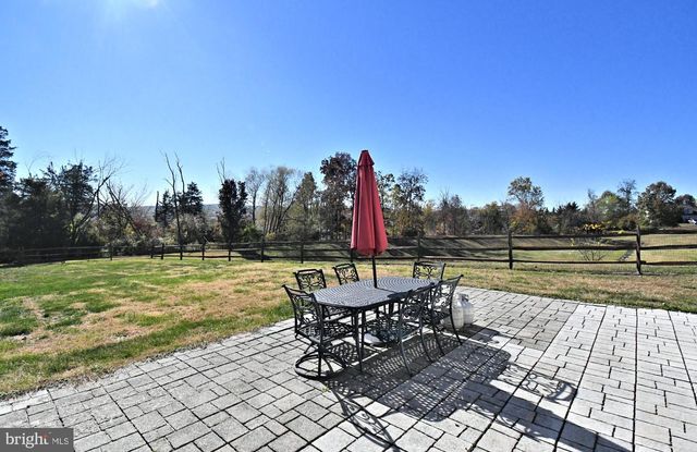 306 KINGSTON DR, Douglassville, PA 19518