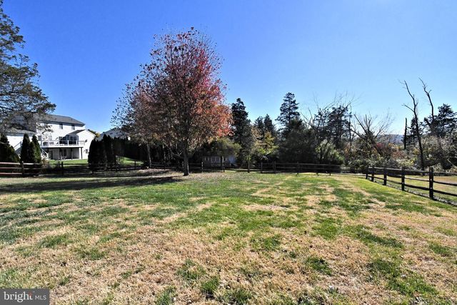 306 KINGSTON DR, Douglassville, PA 19518