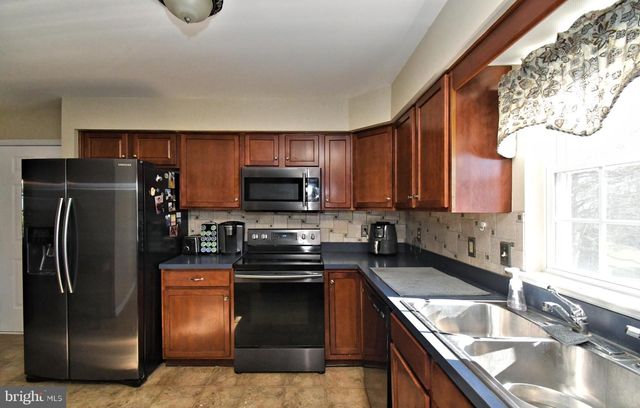 306 KINGSTON DR, Douglassville, PA 19518