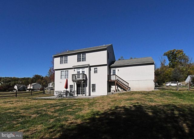 306 KINGSTON DR, Douglassville, PA 19518