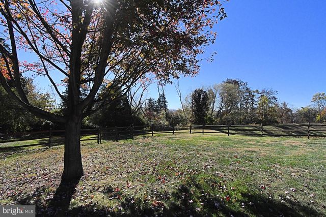 306 KINGSTON DR, Douglassville, PA 19518