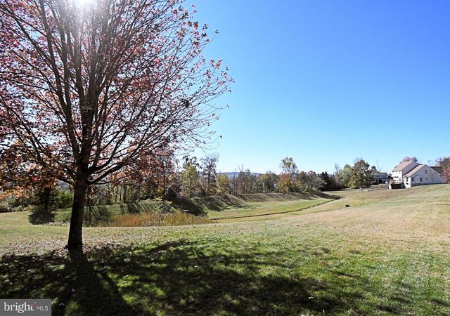 306 KINGSTON DR, Douglassville, PA 19518