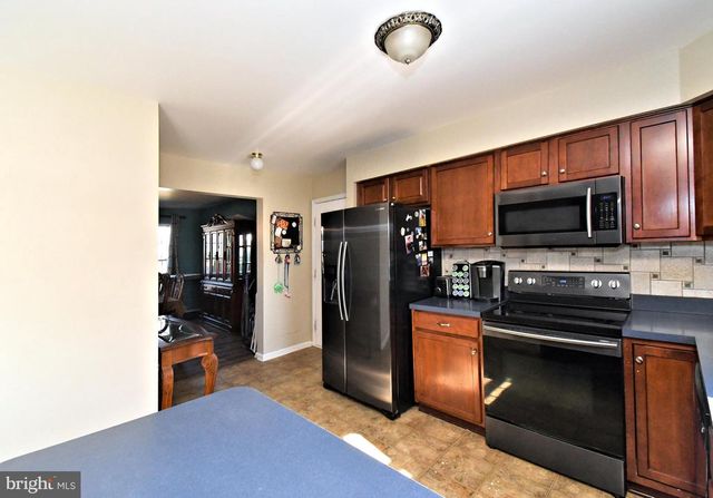 306 KINGSTON DR, Douglassville, PA 19518