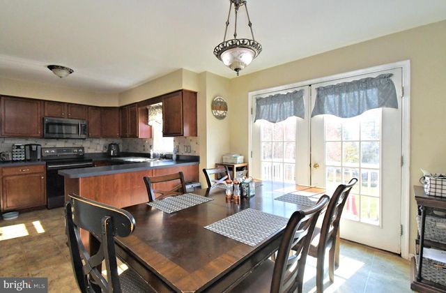 306 KINGSTON DR, Douglassville, PA 19518