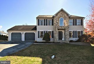 306 KINGSTON DR, Douglassville, PA 19518