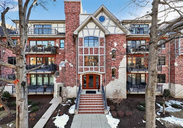 622 Forest Court 4A, Clayton, MO 63105