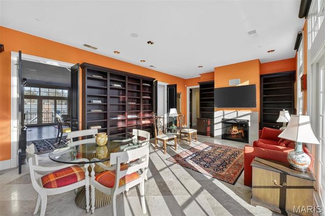 622 Forest Court 4A, Clayton, MO 63105