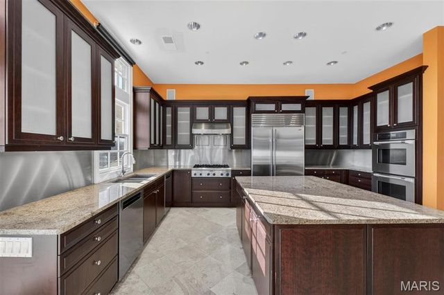 622 Forest Court 4A, Clayton, MO 63105