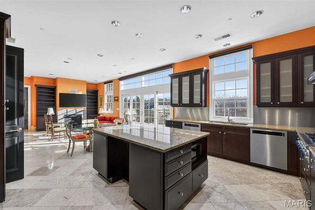 622 Forest Court 4A, Clayton, MO 63105