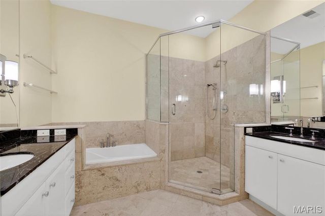 622 Forest Court 4A, Clayton, MO 63105