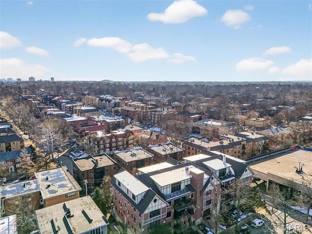 622 Forest Court 4A, Clayton, MO 63105