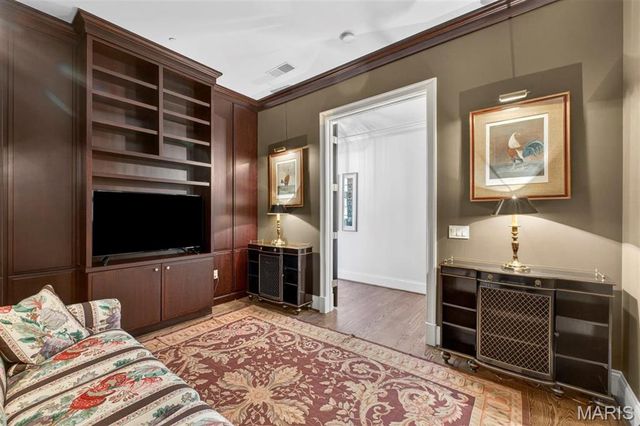 622 Forest Court 4A, Clayton, MO 63105