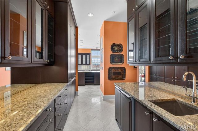 622 Forest Court 4A, Clayton, MO 63105