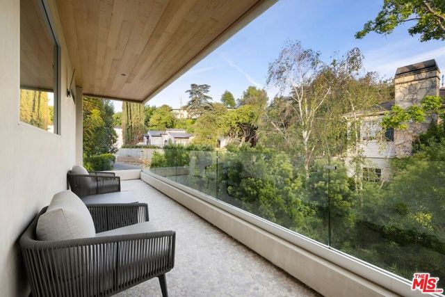 4005 Dixie Canyon Avenue, Sherman Oaks, CA 91423