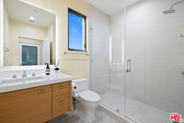 4005 Dixie Canyon Avenue, Sherman Oaks, CA 91423