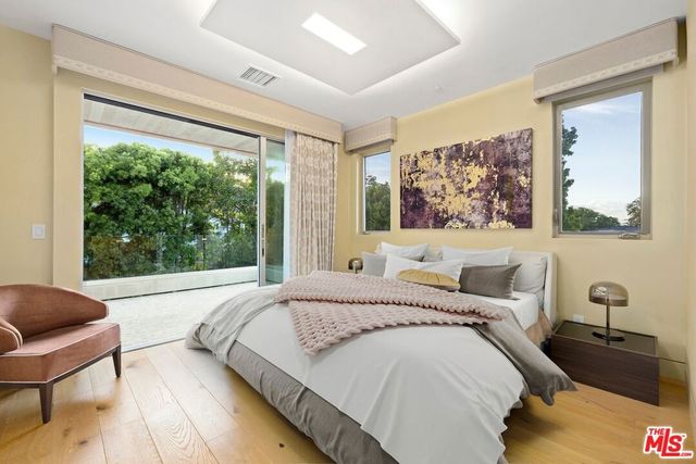 4005 Dixie Canyon Avenue, Sherman Oaks, CA 91423