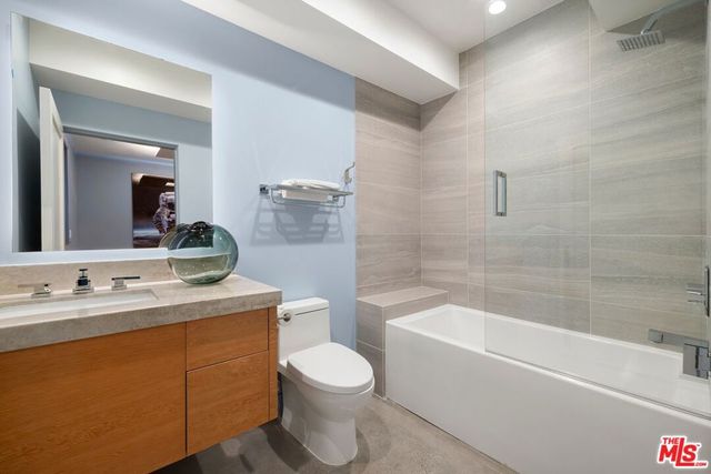 4005 Dixie Canyon Avenue, Sherman Oaks, CA 91423