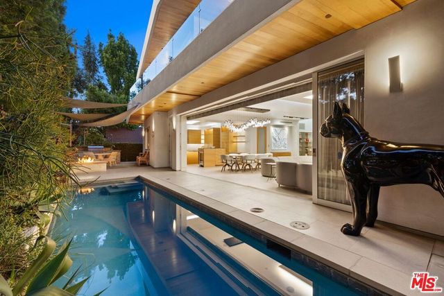 4005 Dixie Canyon Avenue, Sherman Oaks, CA 91423