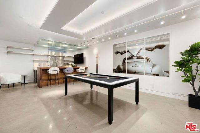 4005 Dixie Canyon Avenue, Sherman Oaks, CA 91423