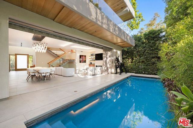 4005 Dixie Canyon Avenue, Sherman Oaks, CA 91423