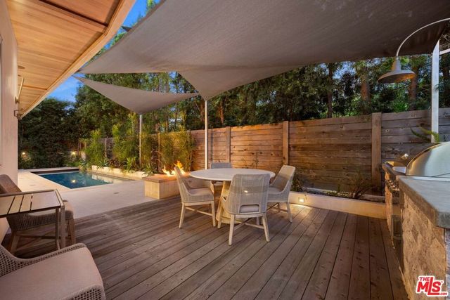4005 Dixie Canyon Avenue, Sherman Oaks, CA 91423