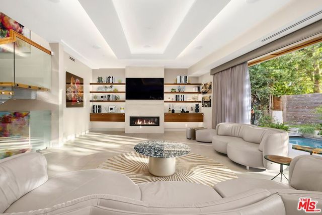 4005 Dixie Canyon Avenue, Sherman Oaks, CA 91423