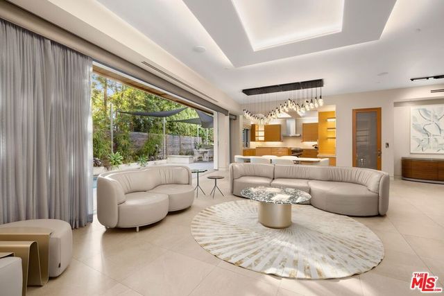 4005 Dixie Canyon Avenue, Sherman Oaks, CA 91423
